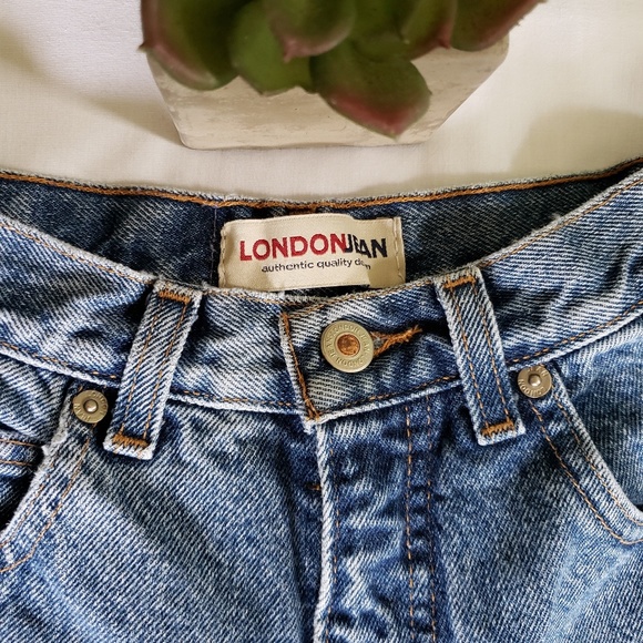 🌻SOLD! Vintage denim shorts🌻 - Picture 3 of 3